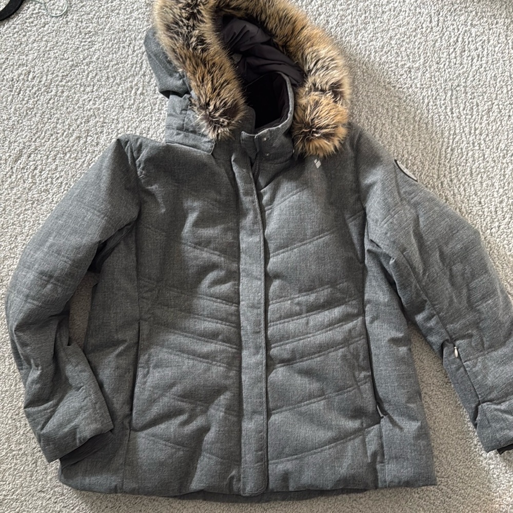 Women’s obermeyer ski jacket - all the amazing technical features tailored fit